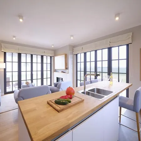 Reetland Am - Luxusplus Reetdachvilla Mit 4 Schlafzimmern, Sauna Und Kamin G14 Casa de Férias Dranske