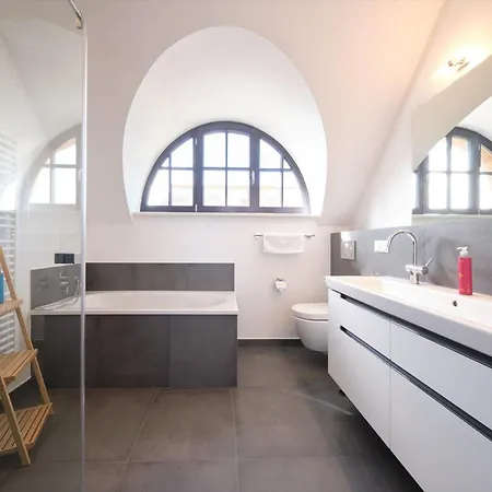 Reetland Am - Luxusplus Reetdachvilla Mit 4 Schlafzimmern, Sauna Und Kamin G14 * Dranske